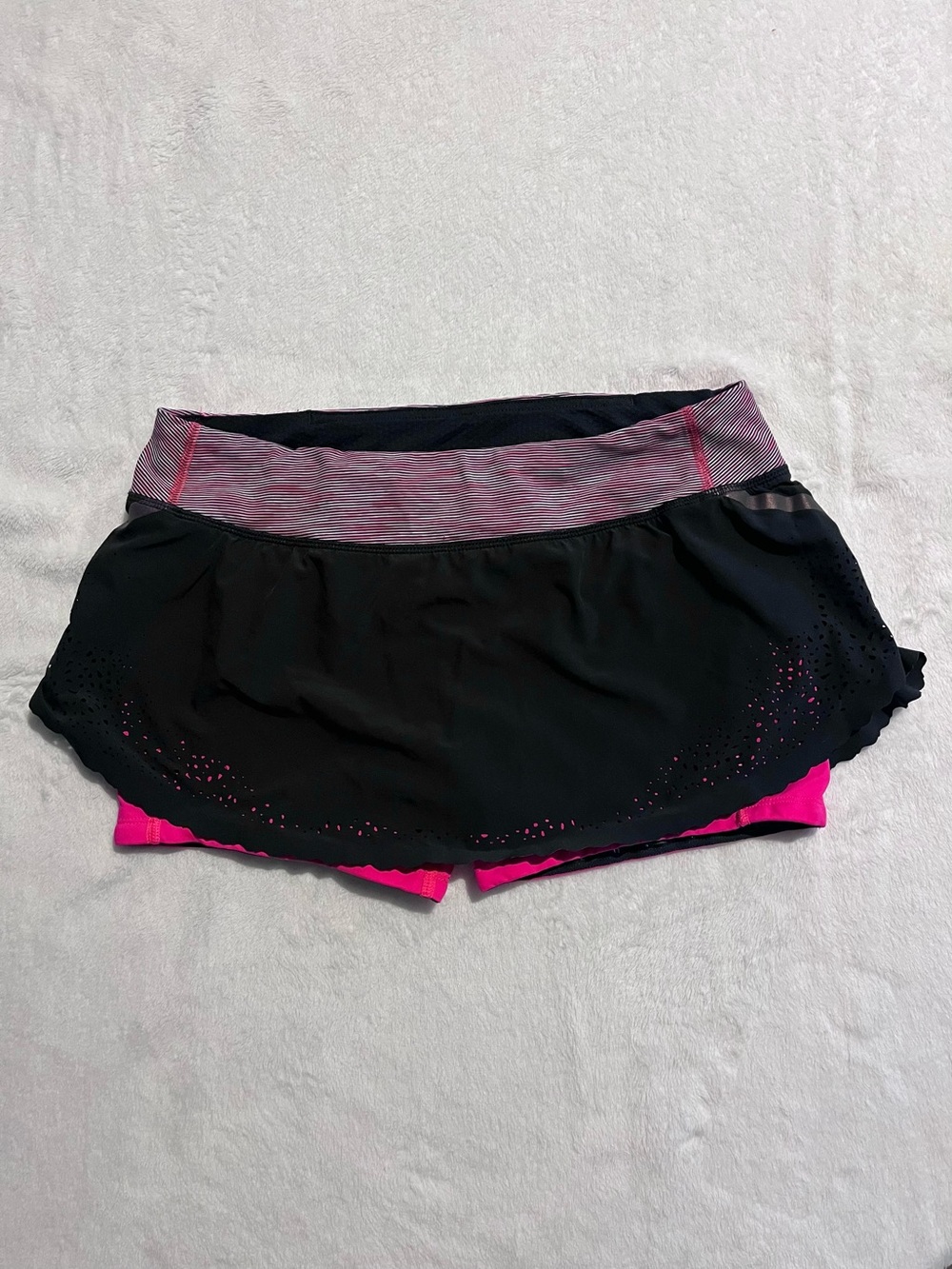 Lululemon Mini running skirt black pink 6